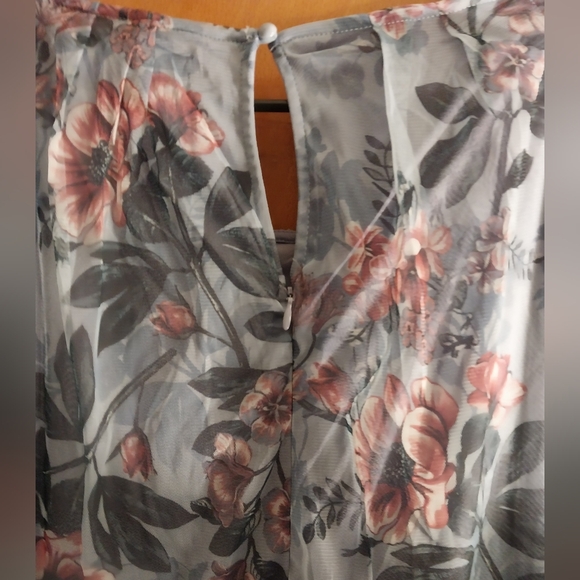 Woman's long dress - Picture 15 of 16